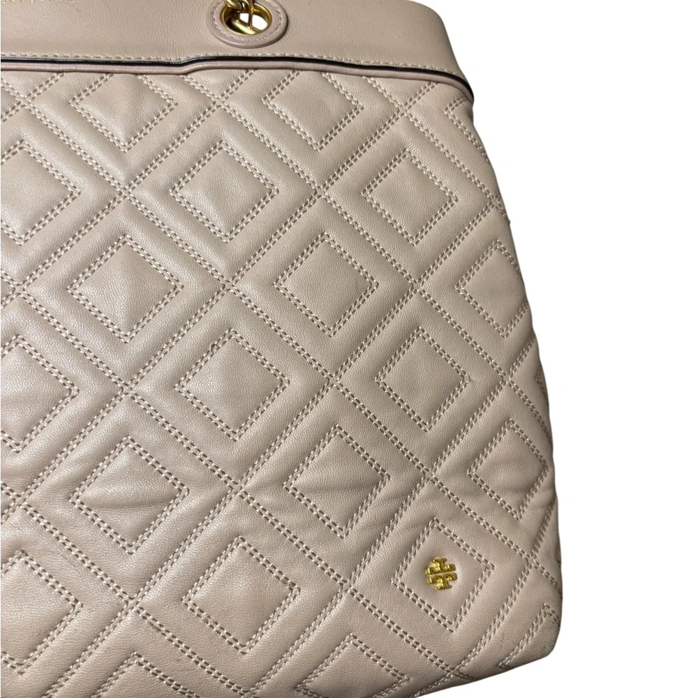 Tory Burch Fleming Soft Quilted Leather Tote – Chain Strap – Blush w/ Dust bag - Picture 5 of 10